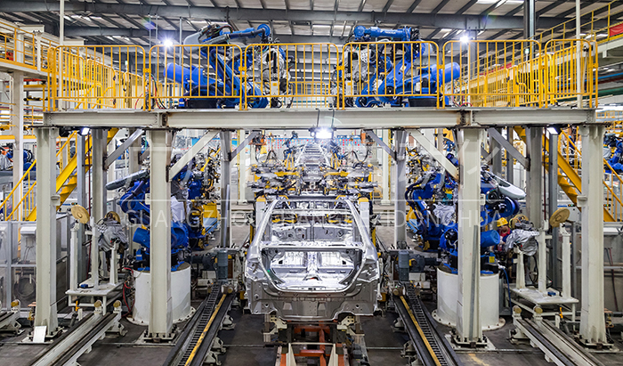 安川機(jī)器人在汽車生產(chǎn)車間 安川機(jī)器人在汽車生產(chǎn)車間