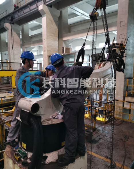 庫卡大型機(jī)械臂減速箱更換現(xiàn)場 庫卡大型機(jī)械臂減速箱更換現(xiàn)場